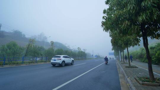 城市大雾天气