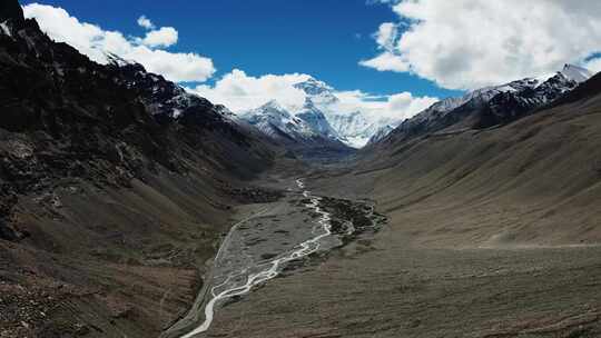 西藏珠穆朗玛峰山脚航拍