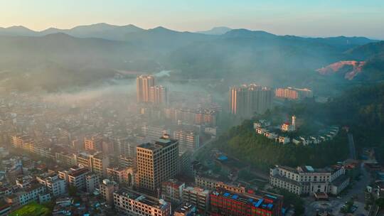 广宁县清晨城市大景航拍左环绕3