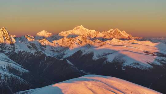 航拍梅里雪山