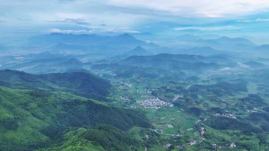 航拍清晨的安徽皖南青山和小村庄