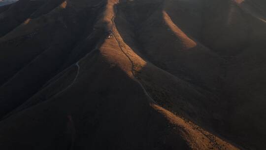 自然风光视频中国西部逆光高原湖泊高山阳光