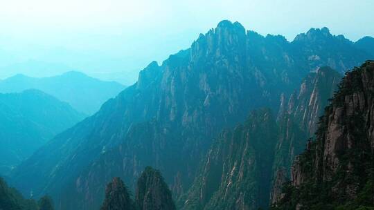 西海大峡谷的山峰