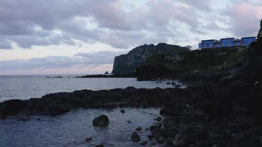 济州城山一丘峰火山口的海景