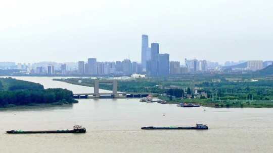 航拍轮船货轮航行长江江边堤岸润扬大桥视频素材模板下载