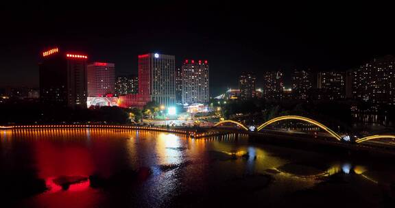 传统节日燃放礼花的城市夜景