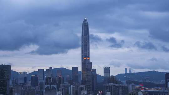 深圳平安中心下雨天