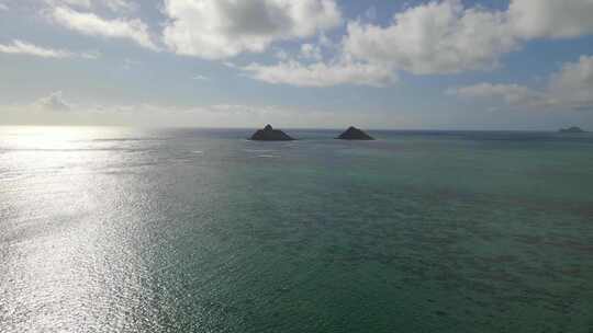 兰尼凯标志性的两个岛屿在海洋中央的无人机