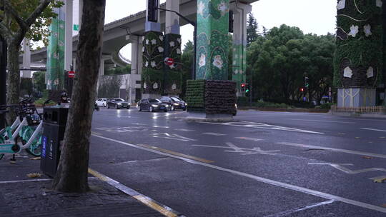 浦西延安高架下街景