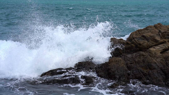 浪花特写慢镜头