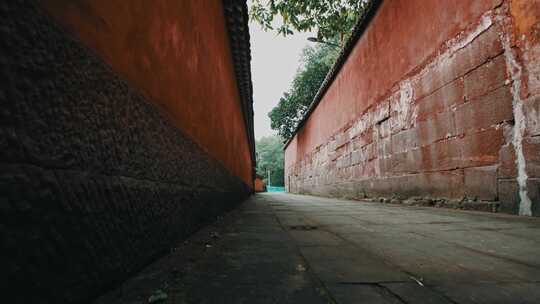 古建红墙小巷特写