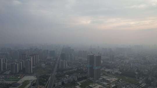 湖北襄阳城市清晨迷雾航拍