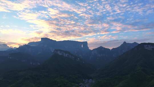 天门山晚霞