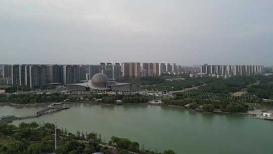 航拍河南商丘市日月湖景区