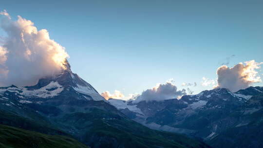 阿尔卑斯山雪峰滑雪延时日落黄昏