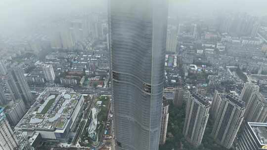 航拍雨后云雾缭绕的湖北武汉绿地中心大厦