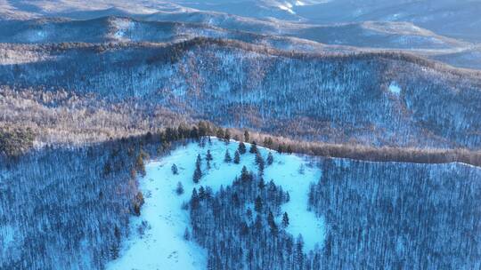 航拍大兴安岭冰雪山峦山林