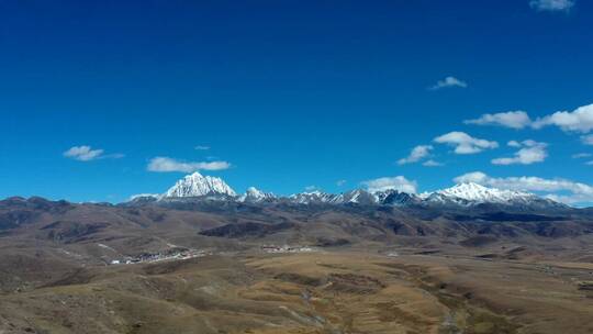 川西西藏草原雪山延时视频素材模板下载