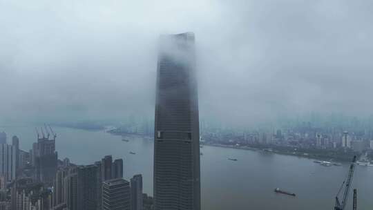 航拍雨后云雾缭绕的湖北武汉绿地中心大厦