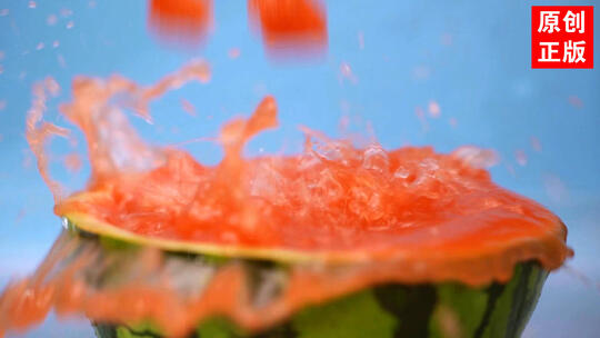 创意水果广告实拍冰块掉落西瓜汁升格慢动作