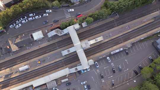 英国车站的通勤列车空中时移