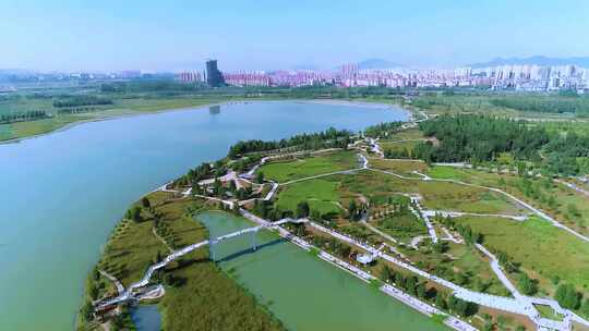 城市公园湖泊航拍全景