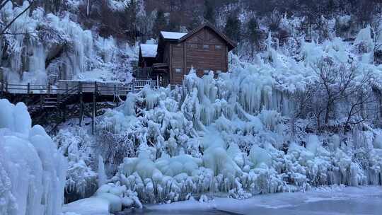 济南南部山区九如山，冰瀑成型冰天雪地