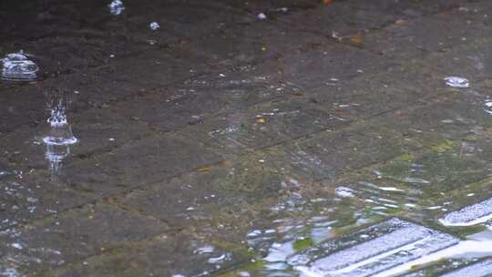 城市马路道路下雨天雨水雨滴大自然风景风光