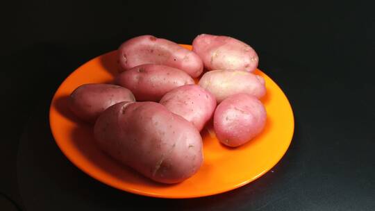 红土豆特写马铃薯洋芋有机蔬菜