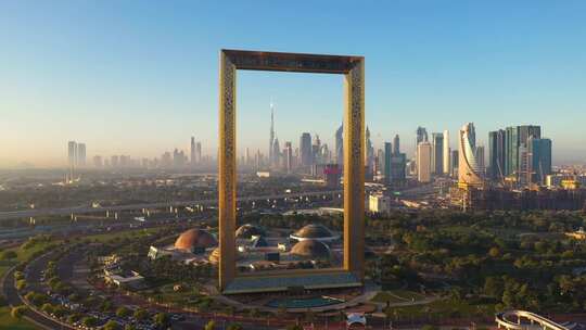 阿联酋迪拜日落时迪拜框架地标的鸟瞰图