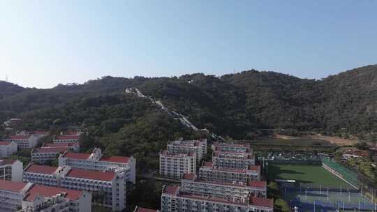 厦门大学学生公寓依山而建的城镇鸟瞰全景