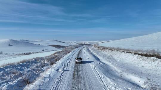 追拍山区冰雪道路上行驶的汽车视频素材模板下载