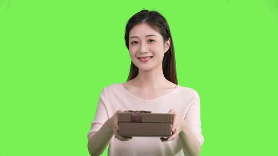 精品 · 女生送礼物动作绿幕抠像视频视频素材模板下载