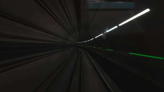 地铁在隧道穿梭 行驶 主观视角