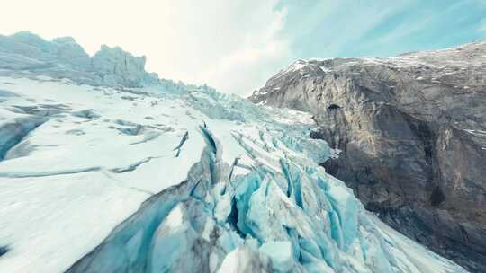 FPV穿越机无人机航拍冰山冰川山脉天空瑞士