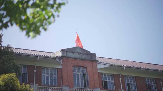 湖南大学红楼上的红旗