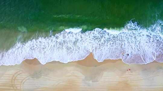 海浪沙滩海浪拍打沙滩航拍素材