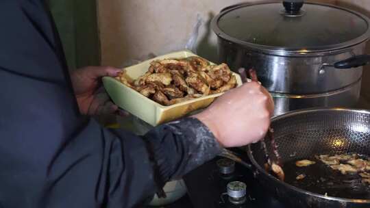 椒盐蘑菇美食教程做饭炒菜