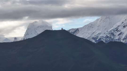 西藏日喀则乃村雪山航拍