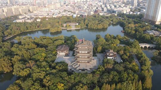 航拍济南大明湖景区超然楼历史古建筑