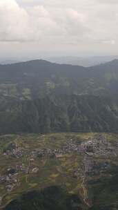 竖版航拍湖南张家界天门山5A景区