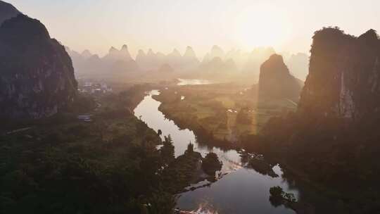 广西桂林山水喀斯特地貌日出风光