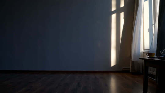 阳光洒入室内光影变化