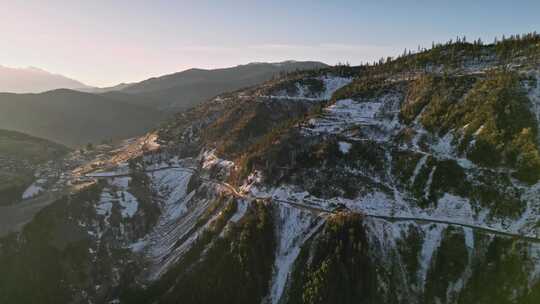 航拍云南香格里拉雪山公路