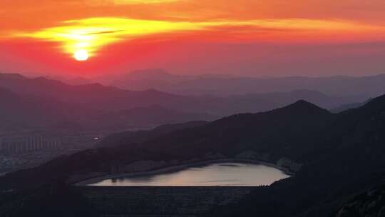 晚霞夕照泰山抽水蓄能水库