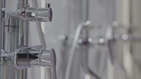 金属水龙头特写