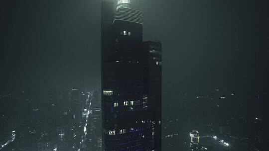 南京紫峰大厦梅雨季夜景航拍4K视频素材模板下载