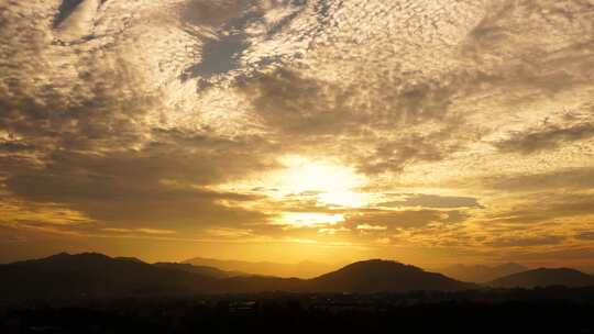 远山日落晚霞延时黄昏夕阳山峰日落太阳下山