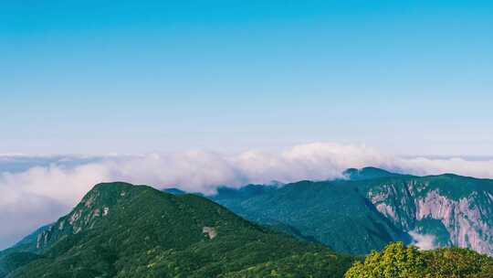蓝天下的桂林猫儿山云海延时摄影