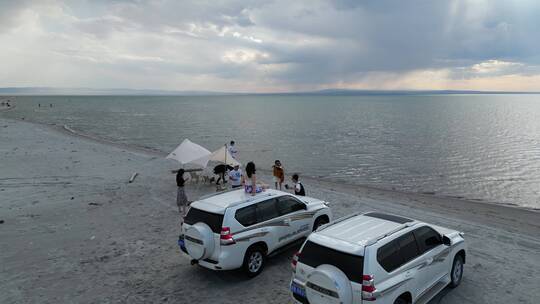 新疆乌拉古湖的落日航拍